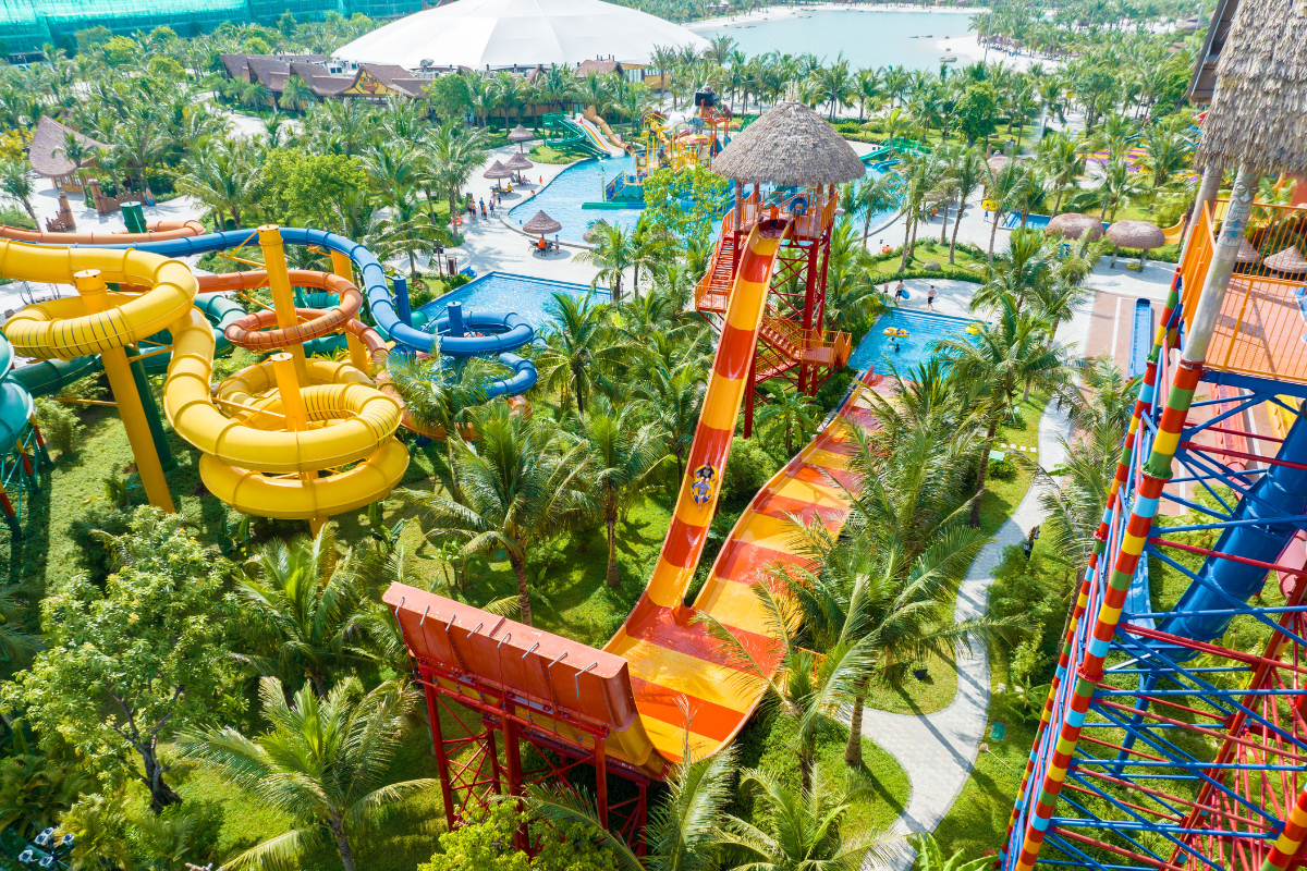 Các khu trò chơi cảm giác mạnh tại công viên nước VinWonders Water Park