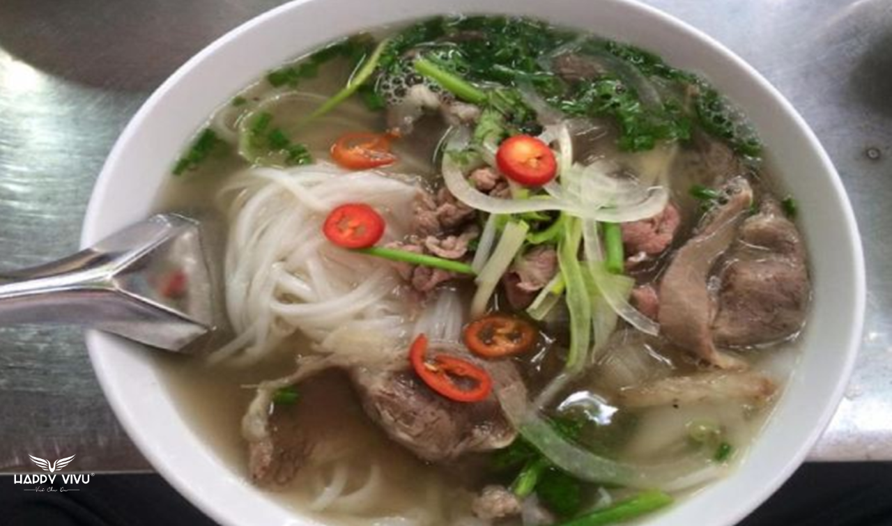 Phở Lâm mang đến hương vị phở bò hấp dẫn, thịt bò mềm chín tới (Nguồn sưu tầm)