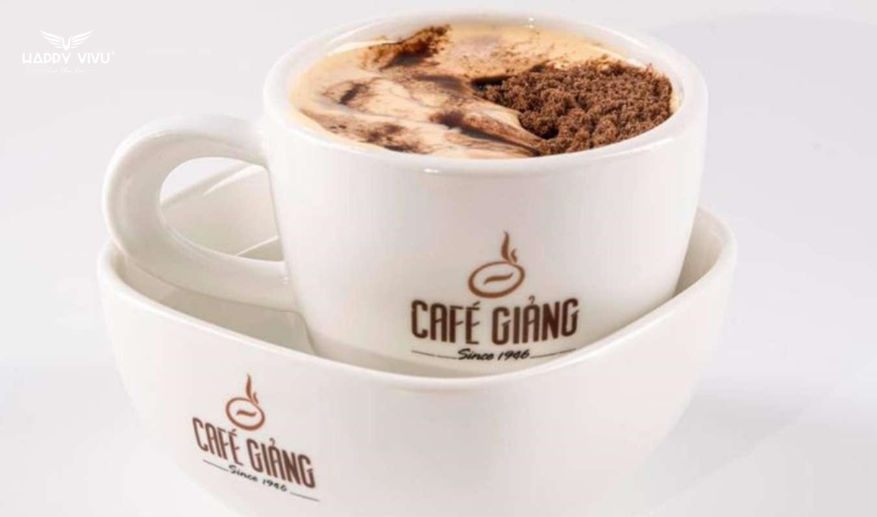 Cafe Giảng vẫn luôn là thương hiệu thu hút đông đảo du khách ghé thăm mỗi khi đi du lịch Hà Nội