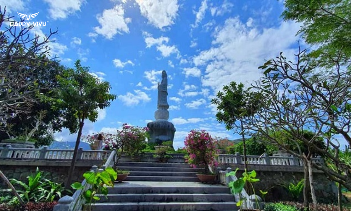 Chùa Nha Trang Trúc Lâm sở hữu kiến trúc độc đáo mang hơi hướng của chùa miền Bắc